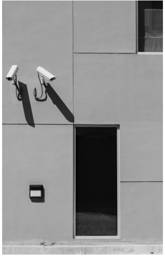 Read more about the article ΚΑΜΕΡΕΣ ΠΑΝΤΟΥ; ΟΧΙ ΣΤΑ ΣΧΟΛΕΙΑ ΤΗΣ ΠΕΝΤΕΛΗΣ